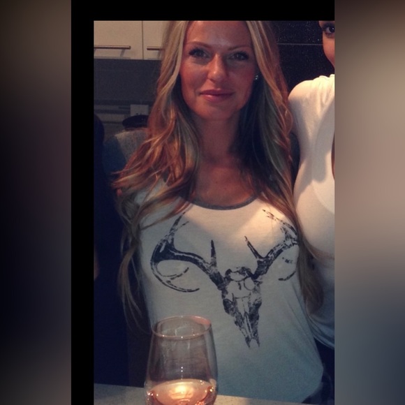 Aritzia WillFred Free, Baseball Tee in flawless condition - Picture 1 of 4
